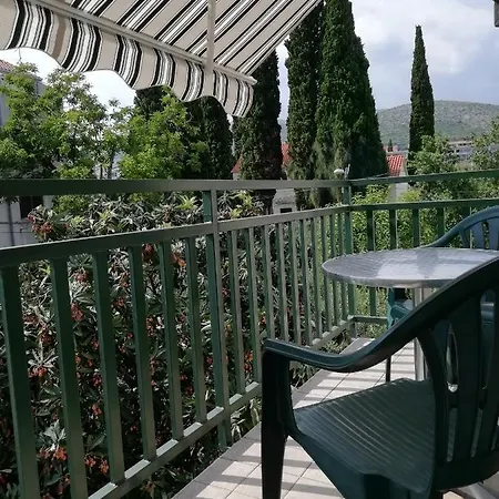 Apartament With Parking Space - 2046 Trogir